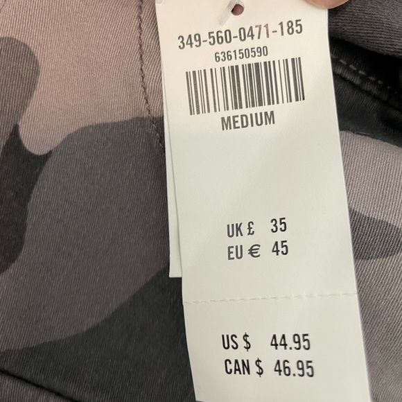 Hollister Camo Ultra High Rise Mom Shorts - Picture 4 of 4